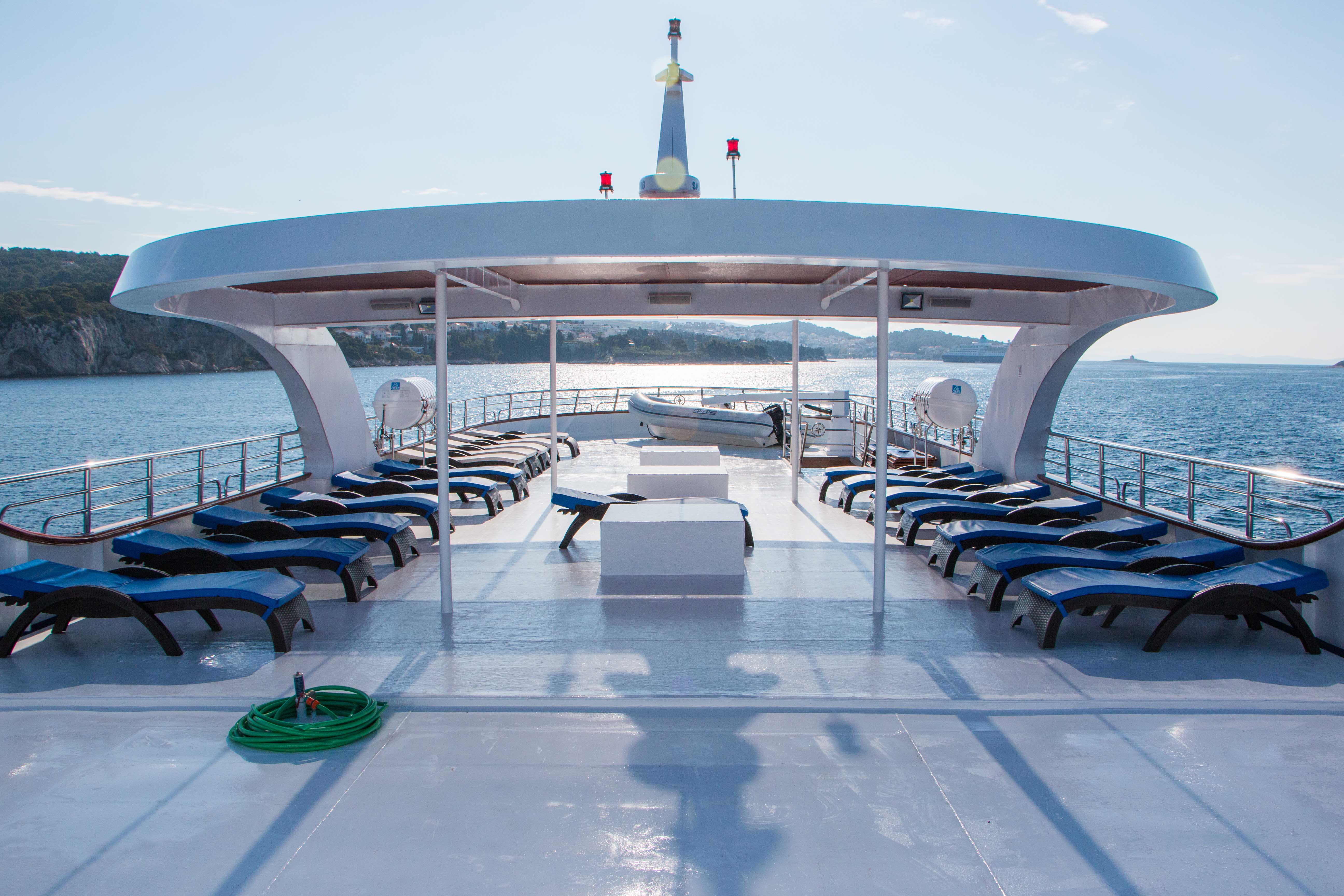 MS Futura Sundeck