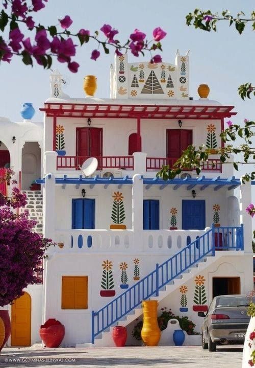 colourful house in Mykonos