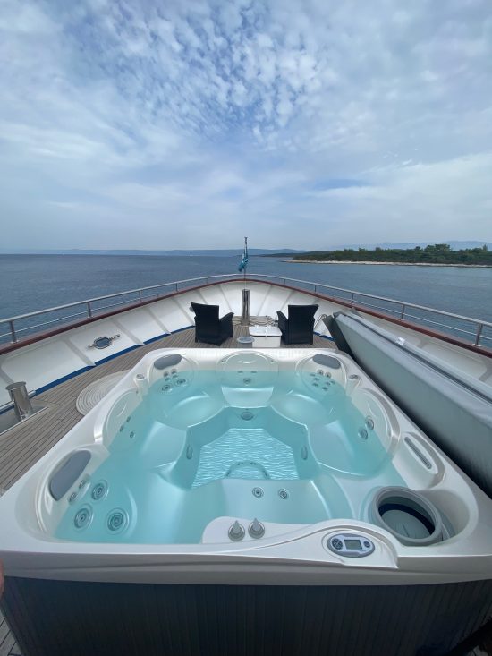 MS Admiral jacuzzi.