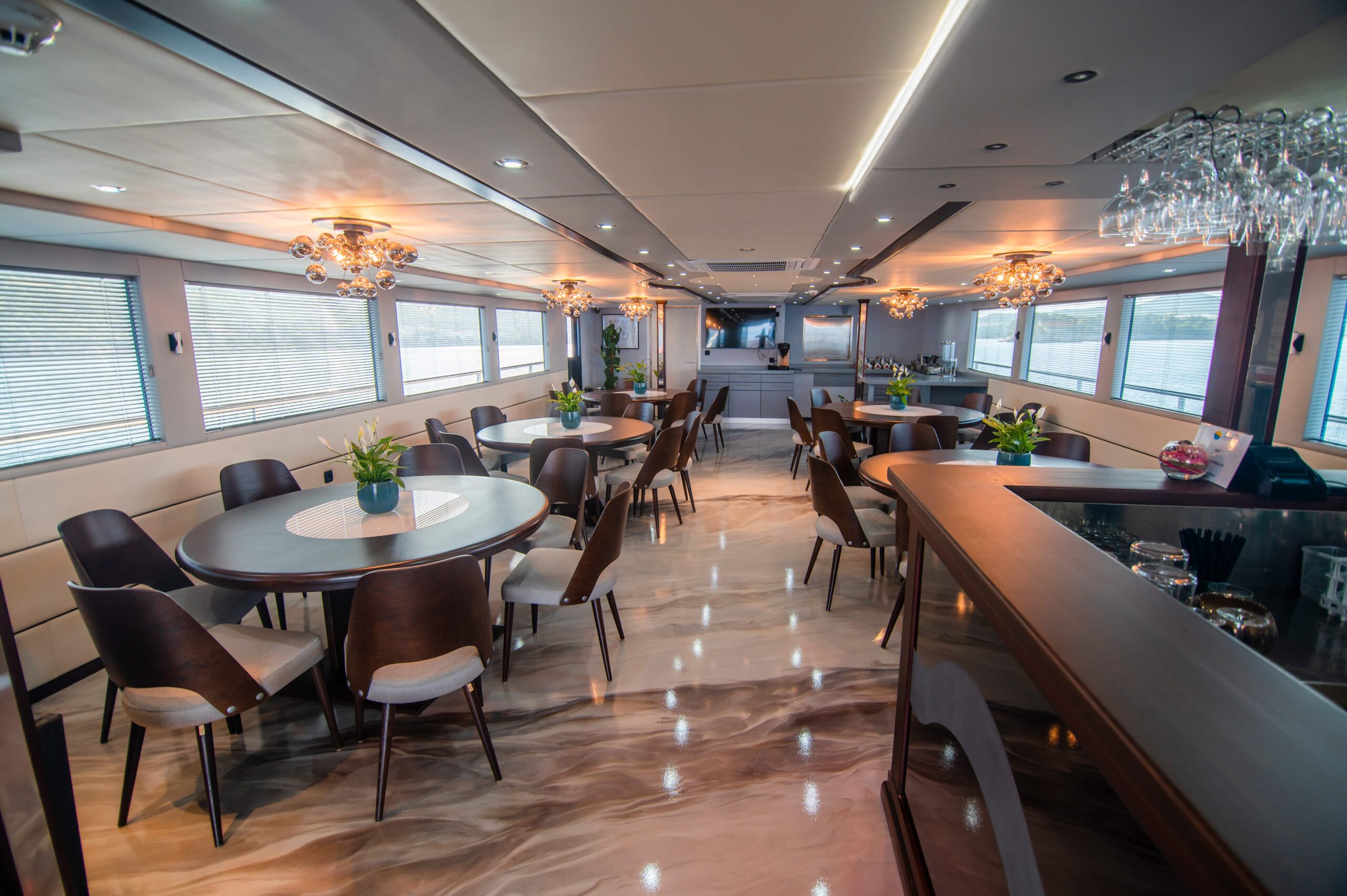 Dining Room onboard MS Diamond