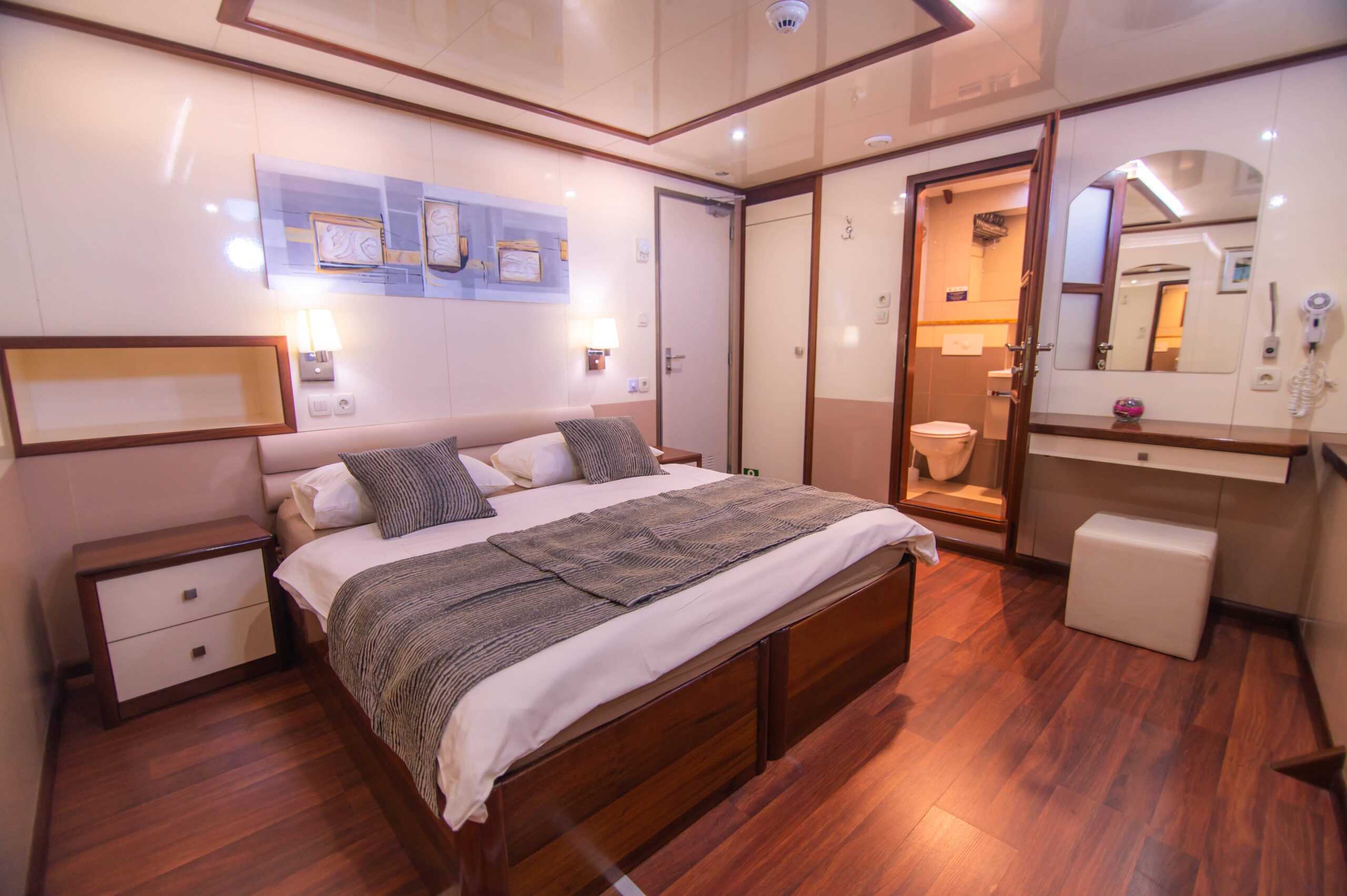 Lower deck double cabin onboard MS Diamond