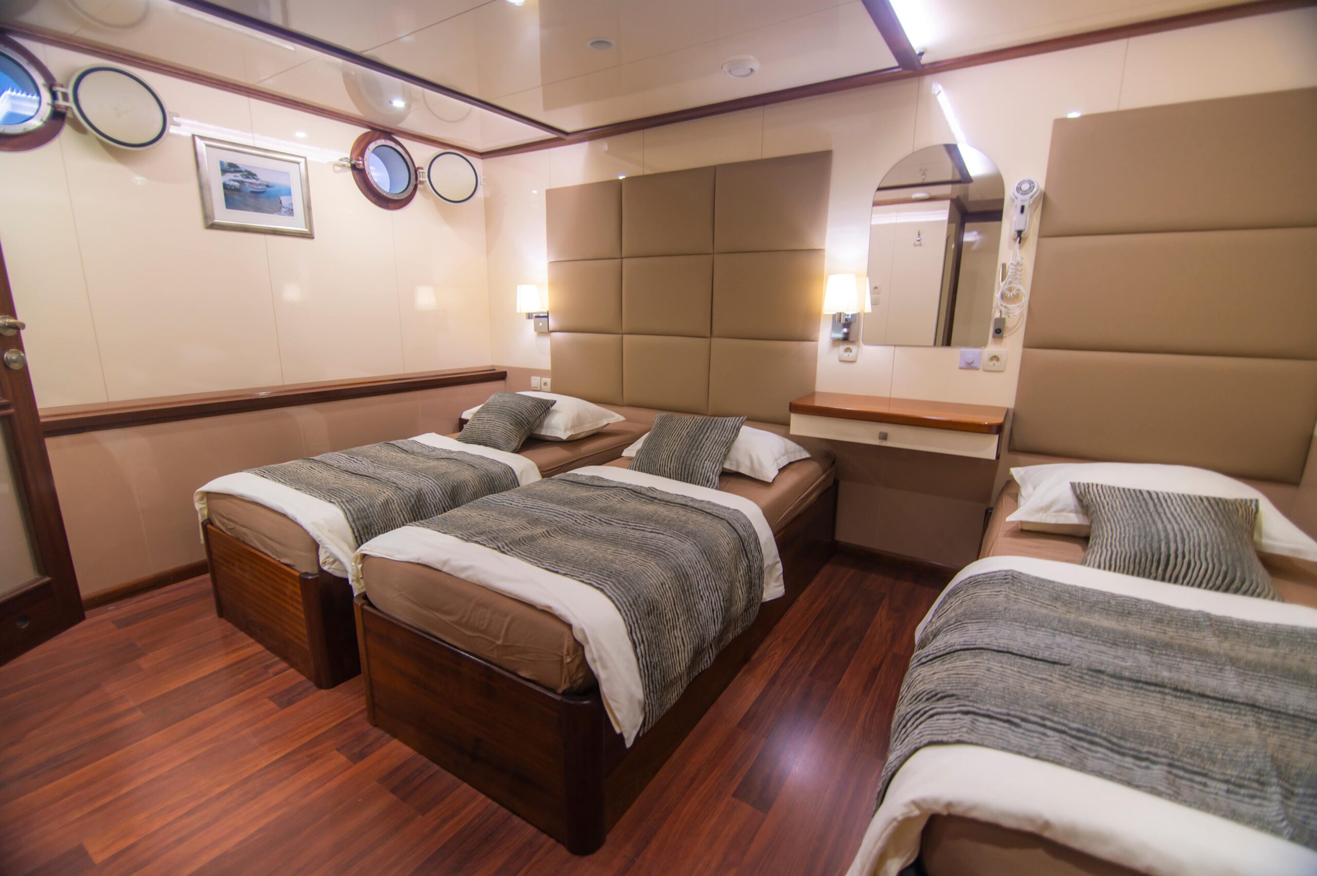 Lower deck triple cabin onboard MS Diamond