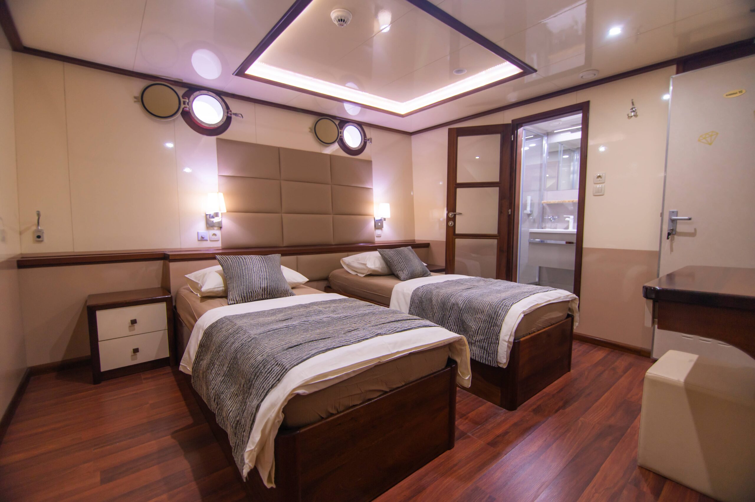 Lower deck twin cabin onboard MS Diamond